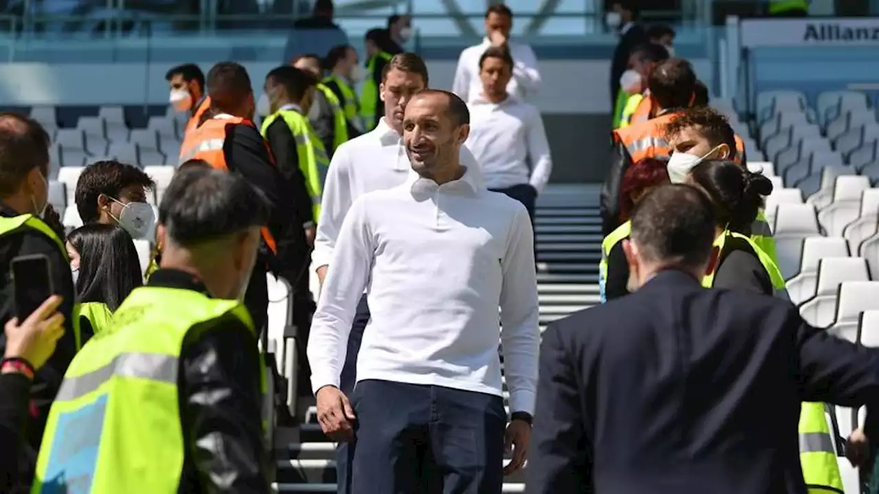 LIVE L'arrivo, la maglia celebrativa, la coreografia, la festa: l'ultima notte di Chiellini allo Stadium