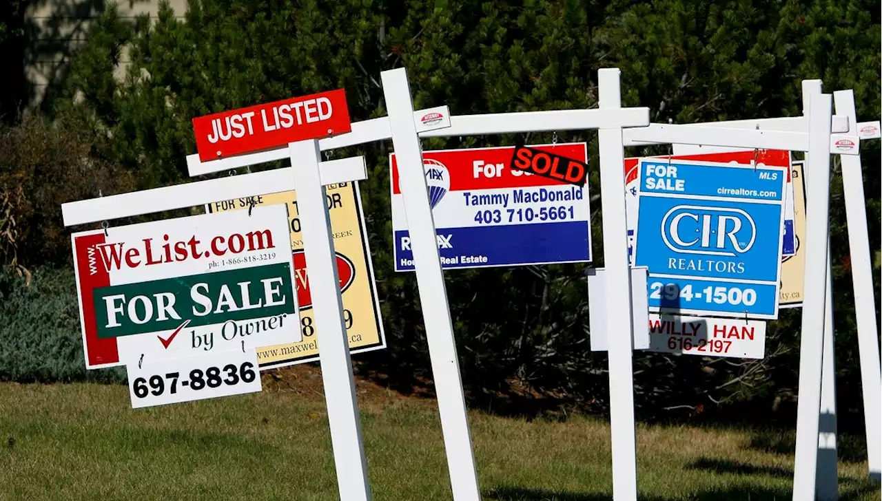 Pandemic housing boom ‘winding down’ as Canadian home prices drop for first time since April 2020