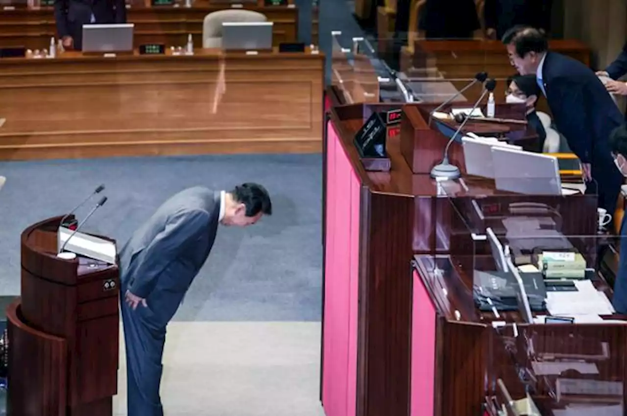 '대통령님... 대통령님, 국회의장께도 인사하시죠'