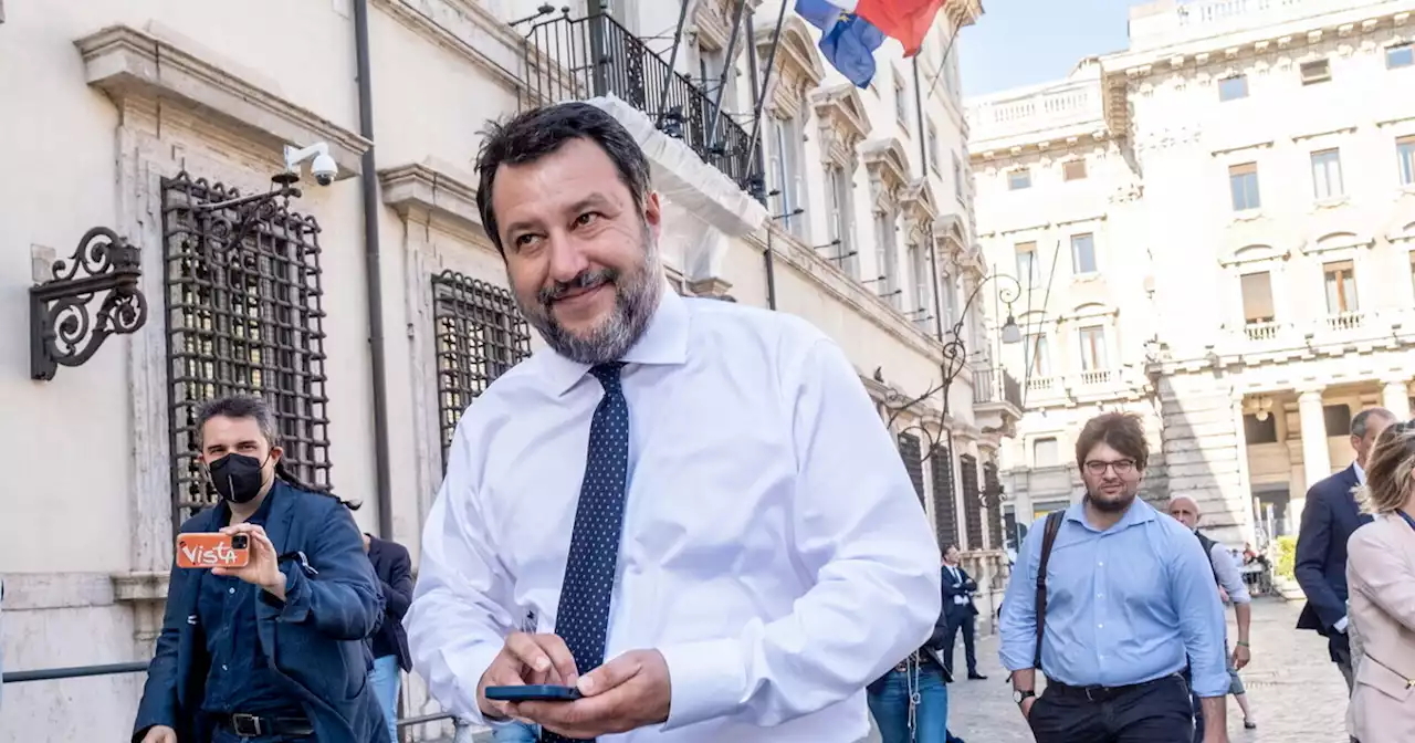 Sui balneari Salvini tenta l'estrema difesa con Draghi: 'Una parte dei miei non sarebbe d'accordo'