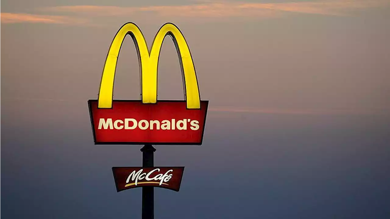 Источник сообщил о возобновлении работы McDonald's в России под новым брендом