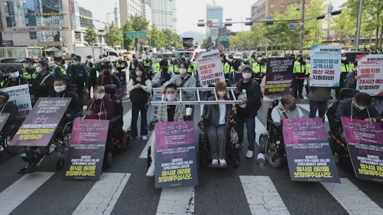 '59조 추경에 장애인은 없다' 전장연, 대통령실 인근 시위