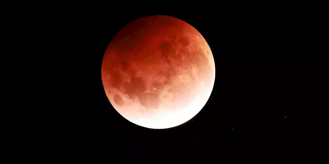 Where to watch the Super Flower Blood Moon total lunar eclipse tonight