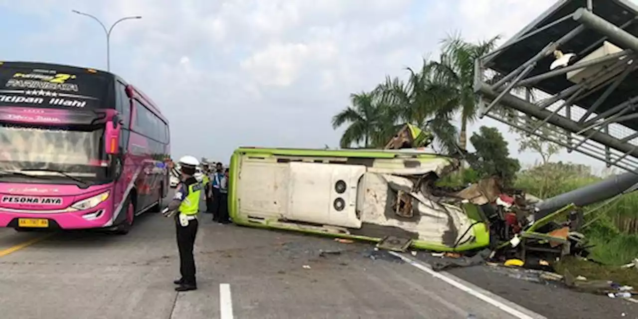 Jasa Raharja Jamin Santuan Korban Kecelakaan bus di Tol Surabaya-Mojokerto | merdeka.com