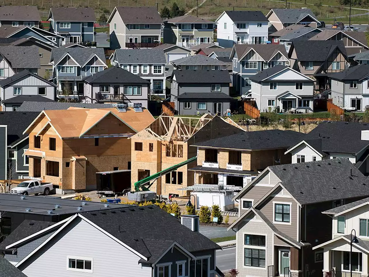 Home building picks up in April except in Toronto