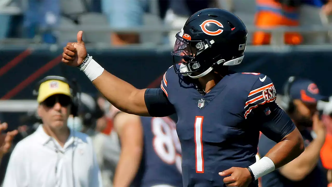 Justin Fields' Growth in Offense Among Bears OTA Storylines to Watch