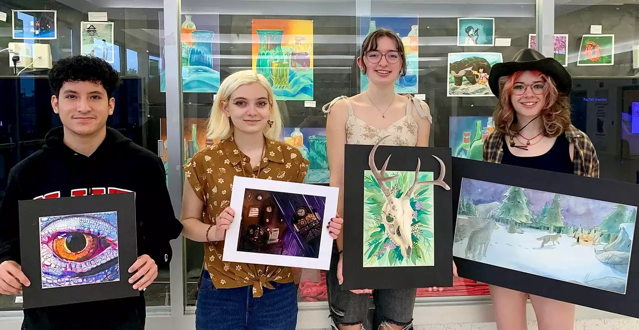 WTHS art show visitors vote for their favorite works