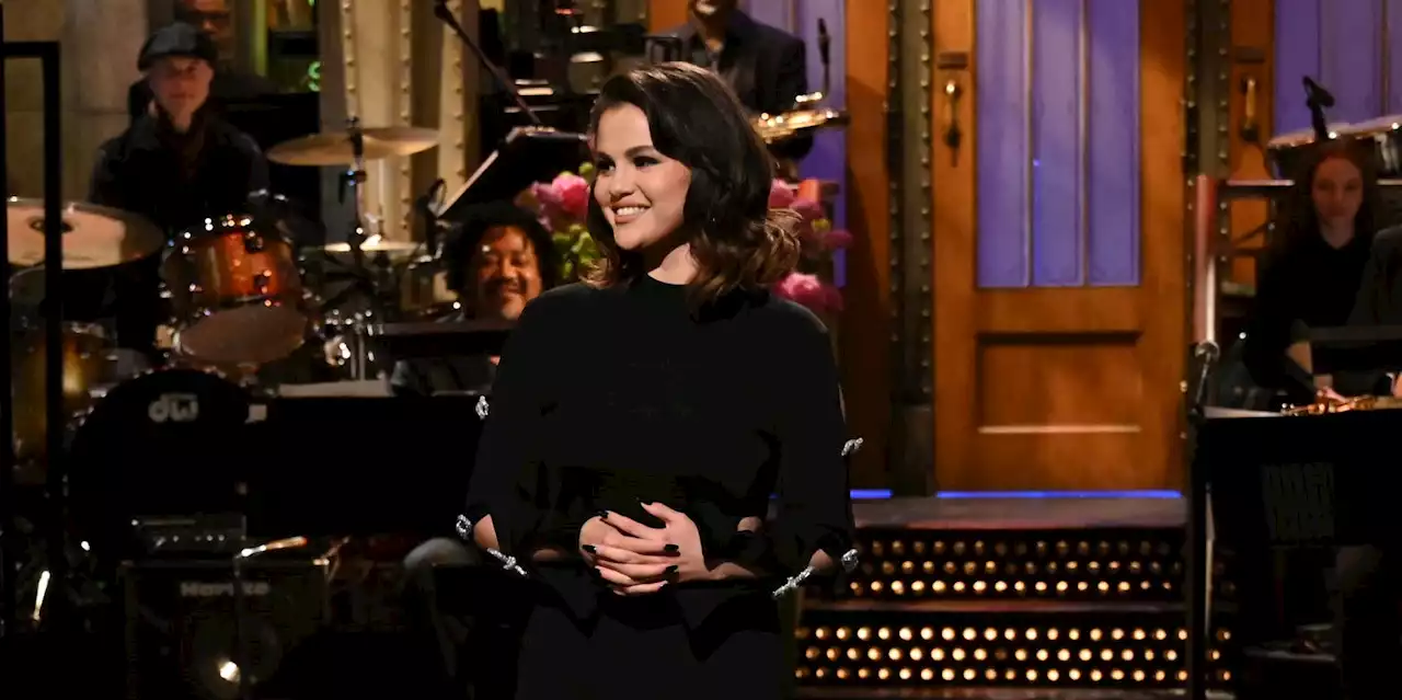 ICYMI: Selena Gomez Jokes About Dating and Does Spot-On Miley Cyrus Impression While Hosting SNL