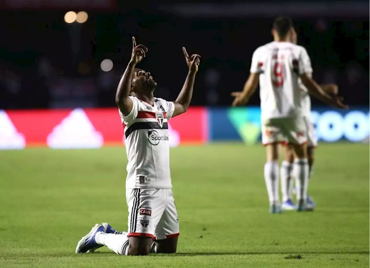 Soccer-Controversial penalty helps Sao Paulo to win over Cuiaba