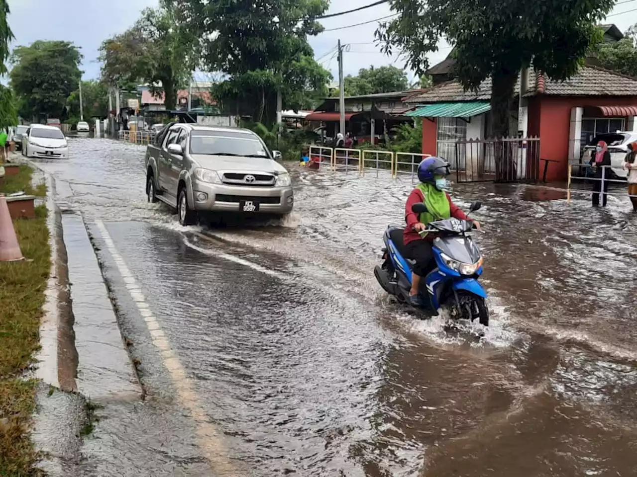 Banjir kilat akibat air laut pasang di Kuala Kedah