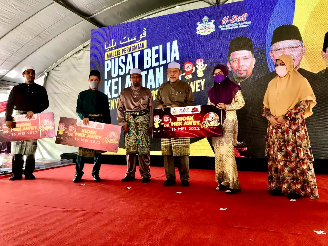 Belia Kelantan raih RM1,000 sehari guna Kiosk Mek Awey