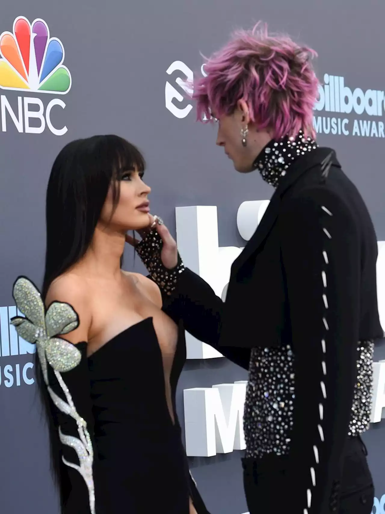 Billboard Music Awards 2022: Red Carpet Photos