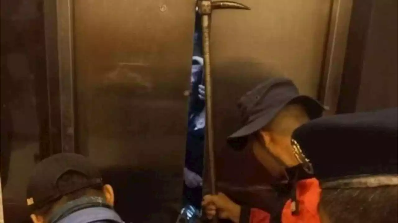 Tujuh Orang Terjebak di Lift Restoran Bekasi