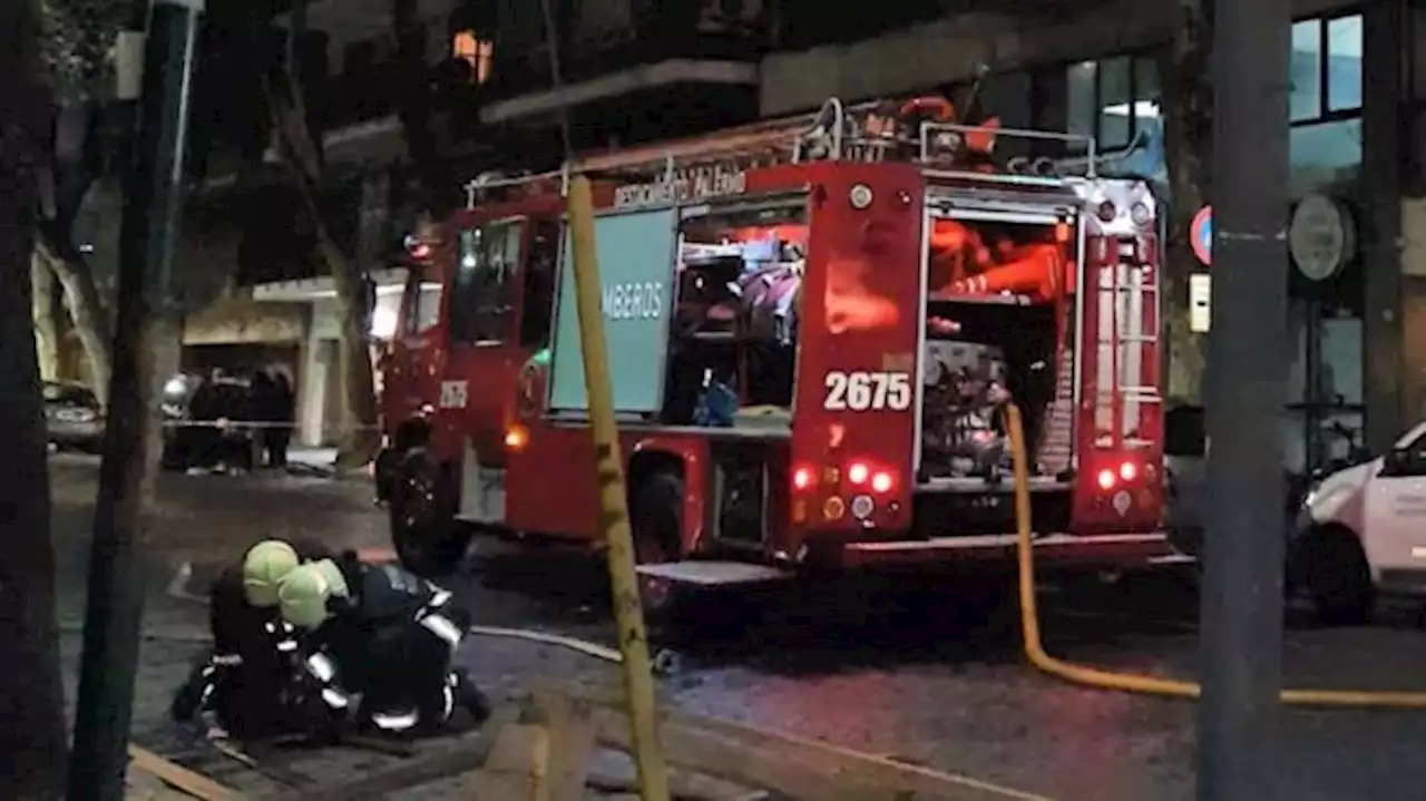 Un muerto al incendiarse un departamento en un edificio en Belgrano