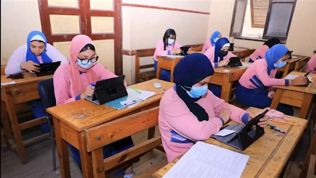 اليوم.. طلاب الصف الثاني الثانوي يؤدون امتحان اللغة الأجنبية الأولى