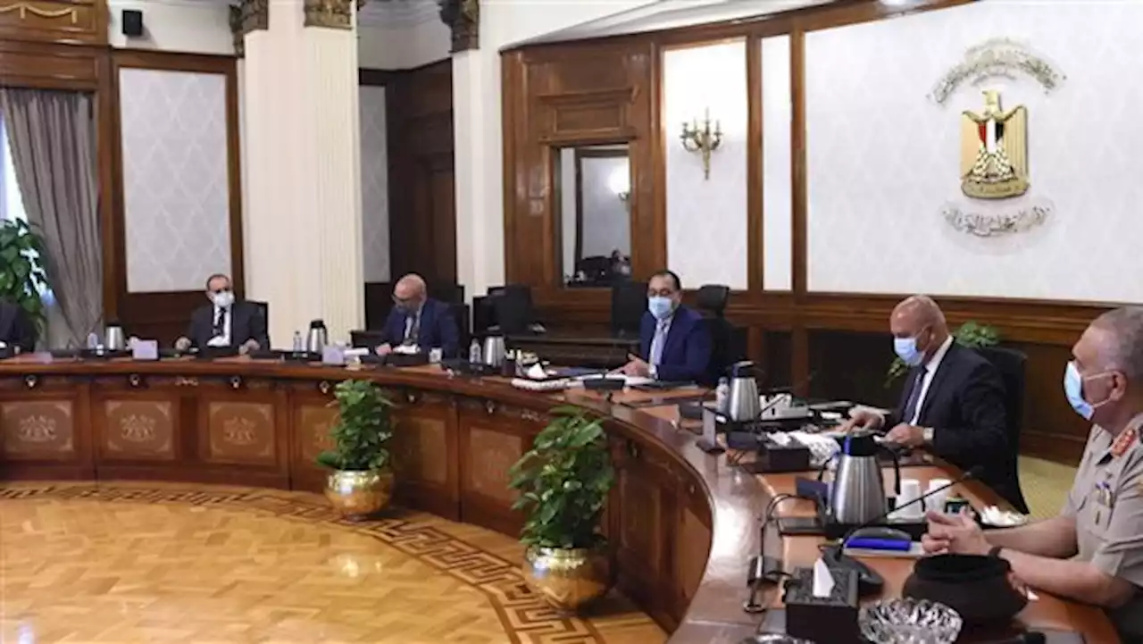 رئيس الوزراء يتابع موقف مشروعات الطرق الجاري تنفيذها