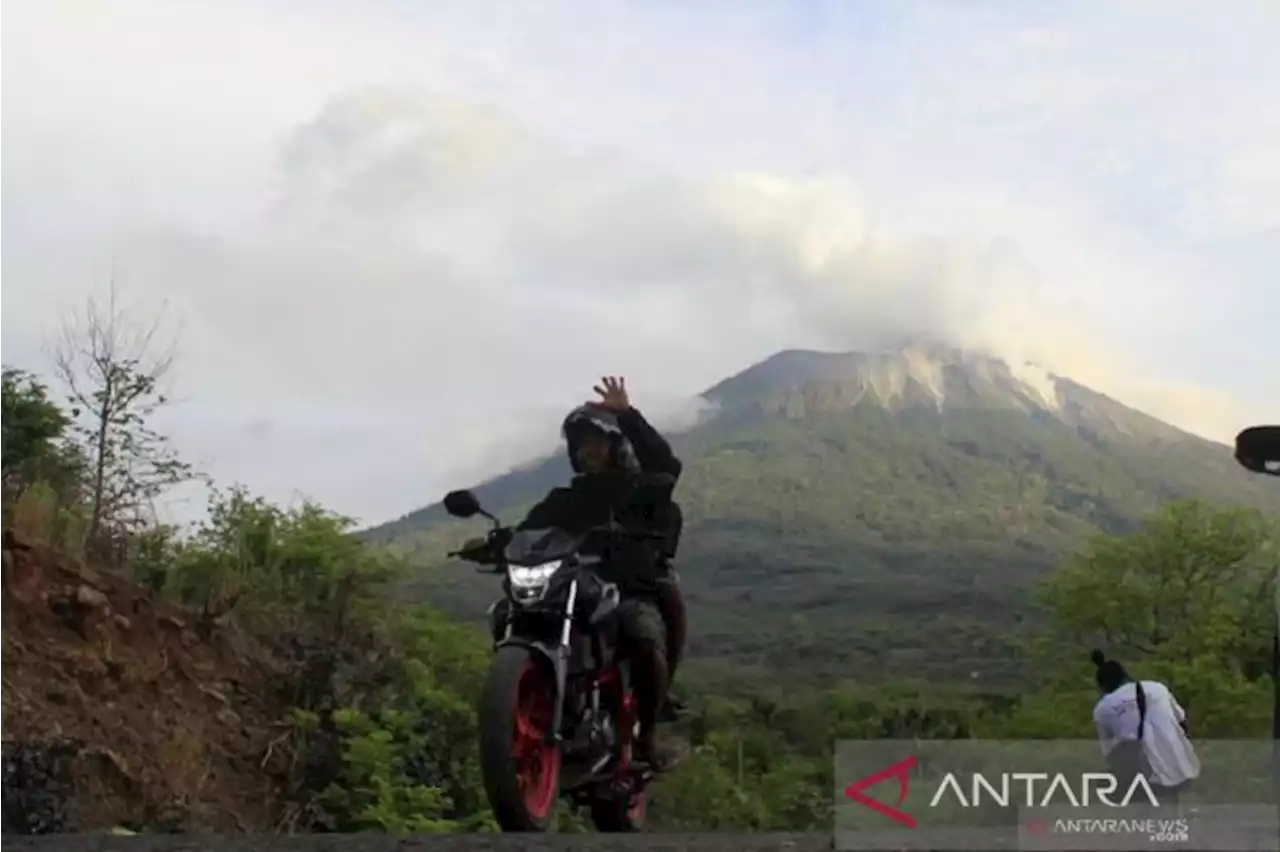 167 kali letusan terjadi di puncak Gunung Ili Lewotolok