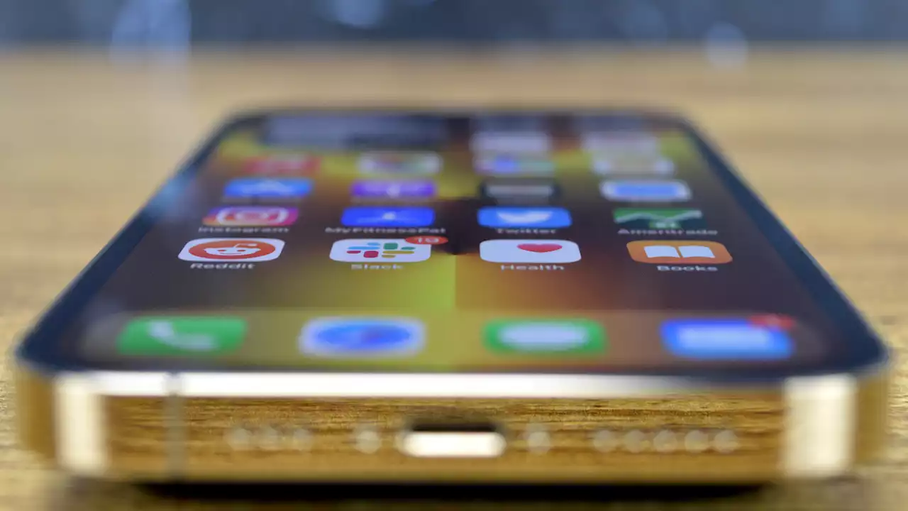 iPhone 14 Pro Max hands-on video: Dummy unit demos Apple's new iPhone design