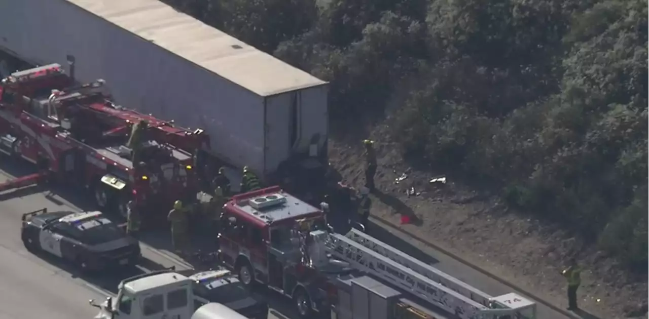 2 dead after sedan collides with big rig on 210 Freeway in Tujunga