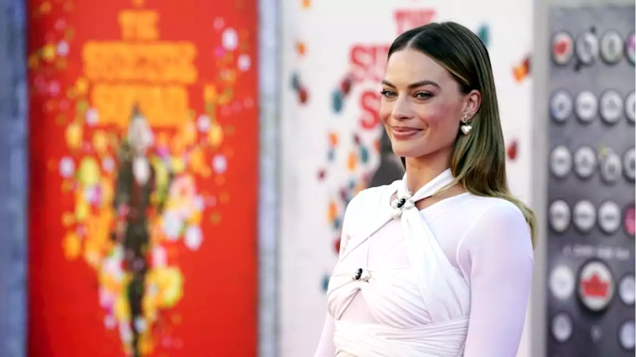 Margot Robbie in talks to join 'Pirates' movie without Depp, producer says