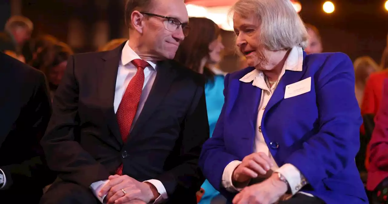 Opp som en løve, ned som en skygge