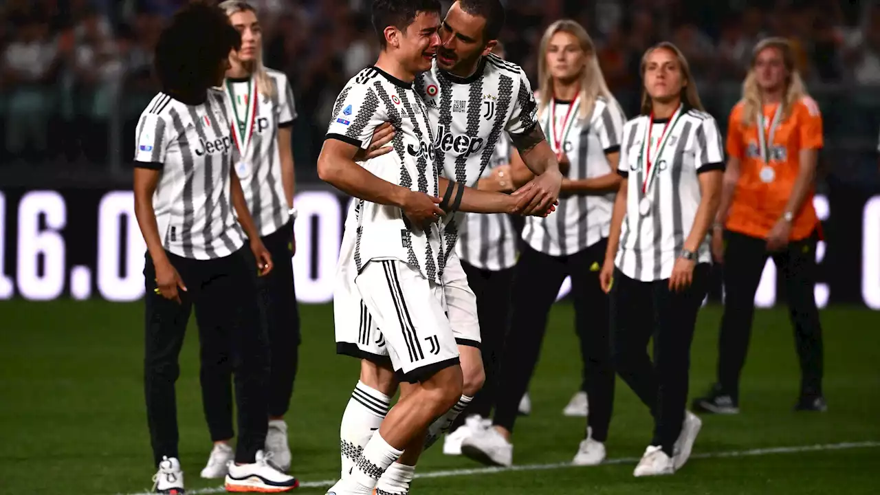 Serie A, Paulo Dybala saluta la Juventus: il pianto davanti alla curva dello Stadium