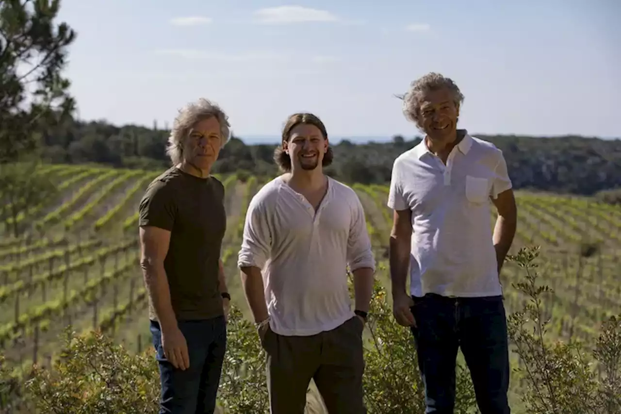 Jon Bon Jovi, el veterano rocker que viaja por el mundo promocionando su vino rosé