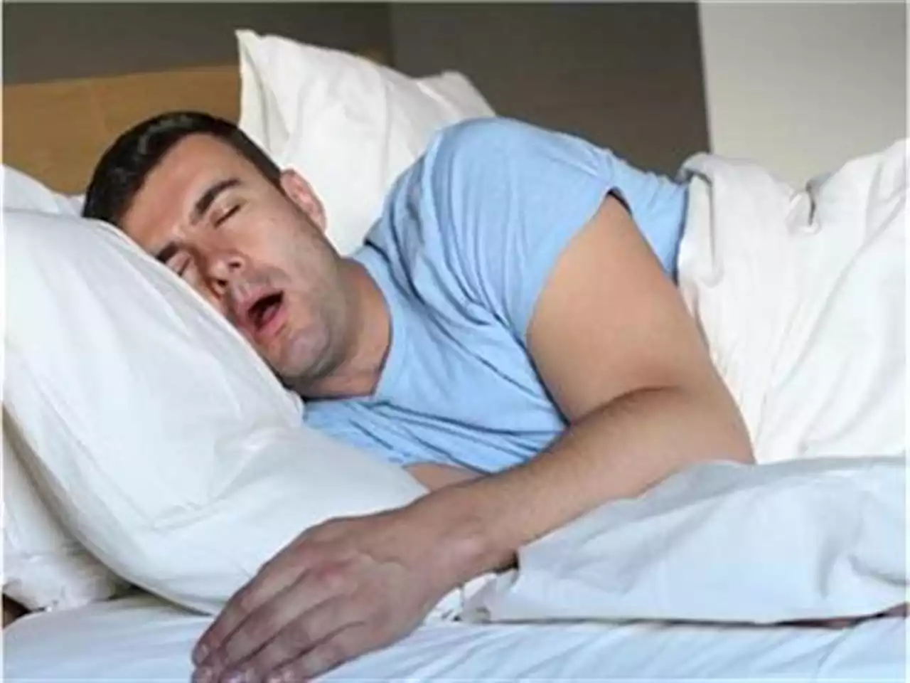 سيلان الفم عند الكبار أثناء النوم.. أسباب ونصائح لتجنب ذلك