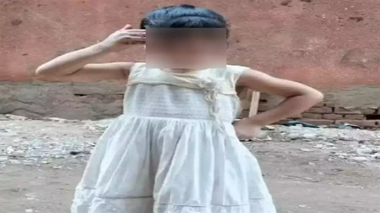'حطتها في الغسالة ورمتها من شباك الحمام'.. نص التحقيقات في قضية الطفلة ساندي (مستند)