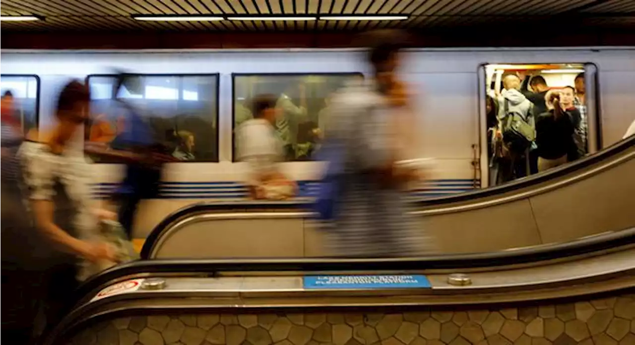 Oakland: Rush-hour BART service returns after trackway search