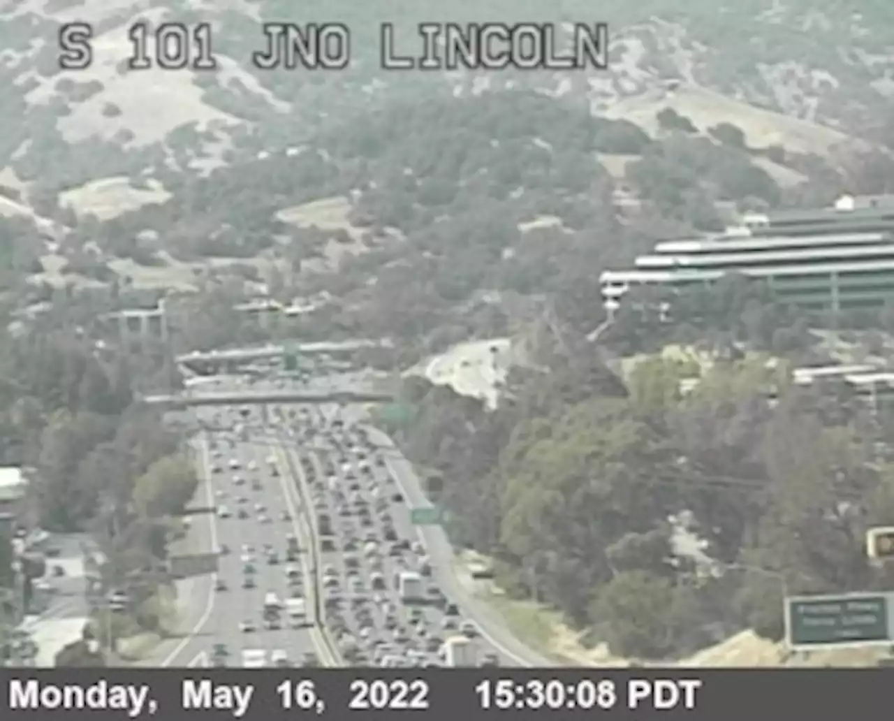 Grass fire in San Rafael creates traffic jam on Highway 101