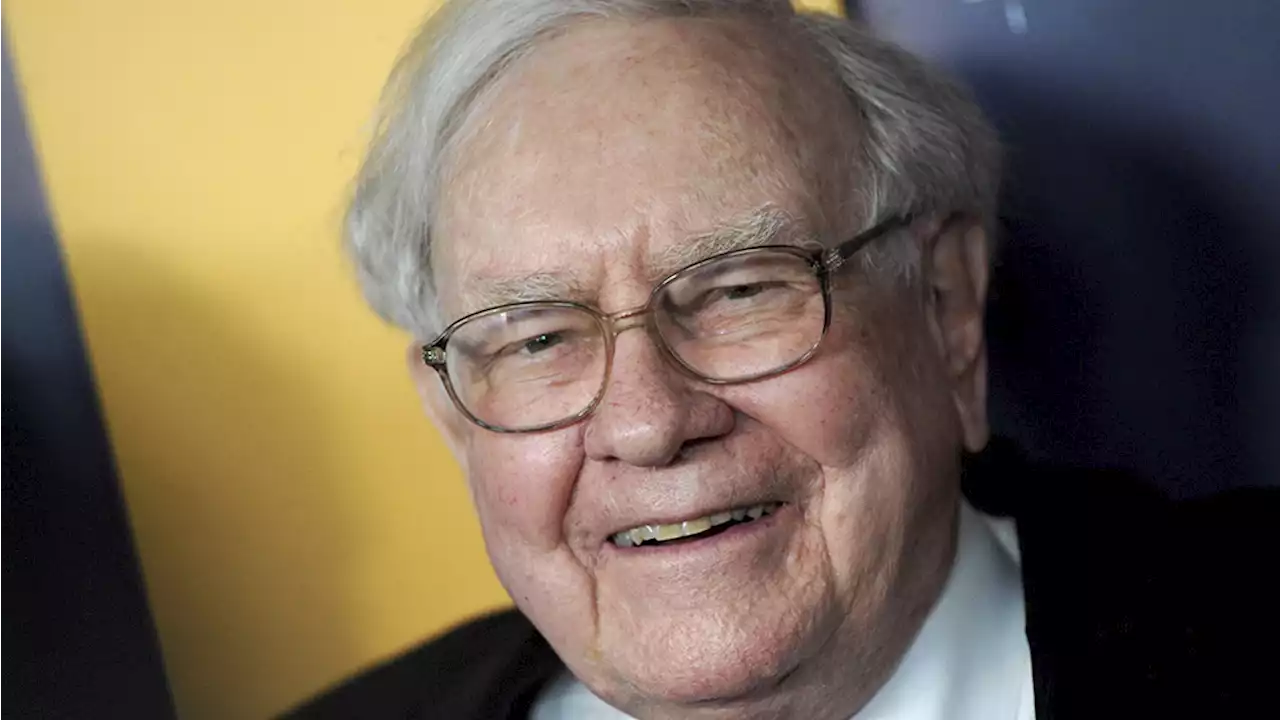 Warren Buffett’s Berkshire Hathaway Acquires Small Stake in Paramount Global