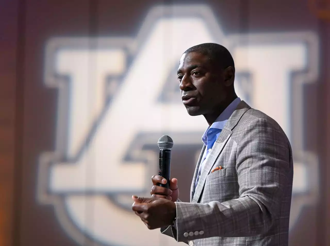 Report: New Auburn president to meet with AD Allen Greene in coming weeks