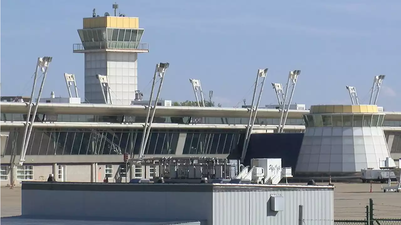 Cleveland detective among 3 passengers removed from plane at Cleveland Hopkins International Airport