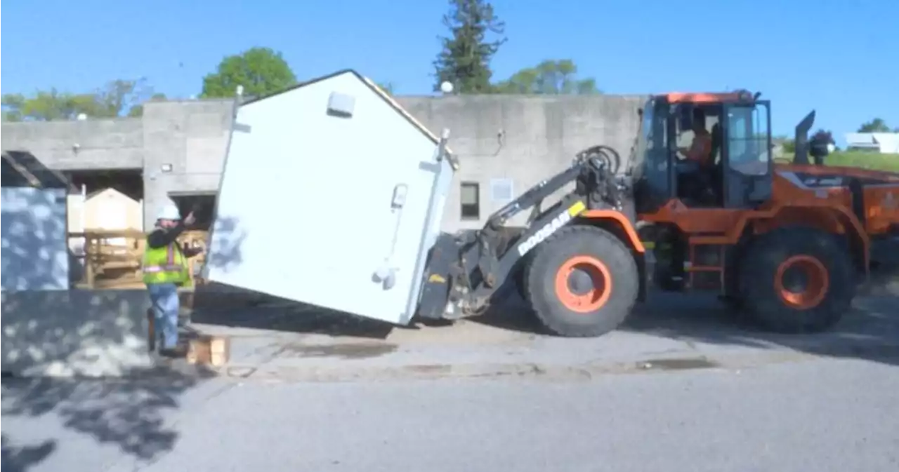 Kingston, Ont. sleeping cabins move from Portsmouth Olympic Harbour to Centre 70 Arena - Kingston | Globalnews.ca