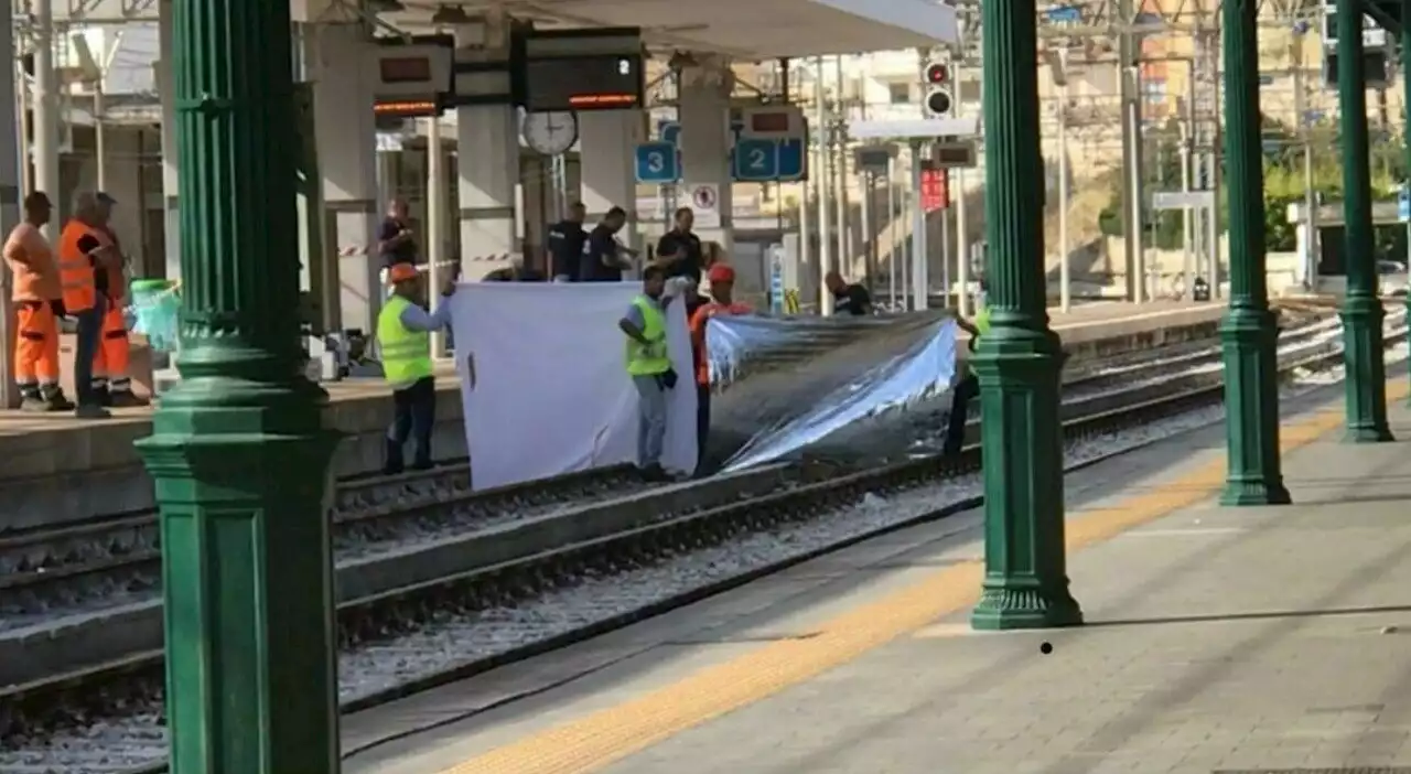 Foggia, ragazzo di 21 anni cammina sui binari: travolto e ucciso dal treno