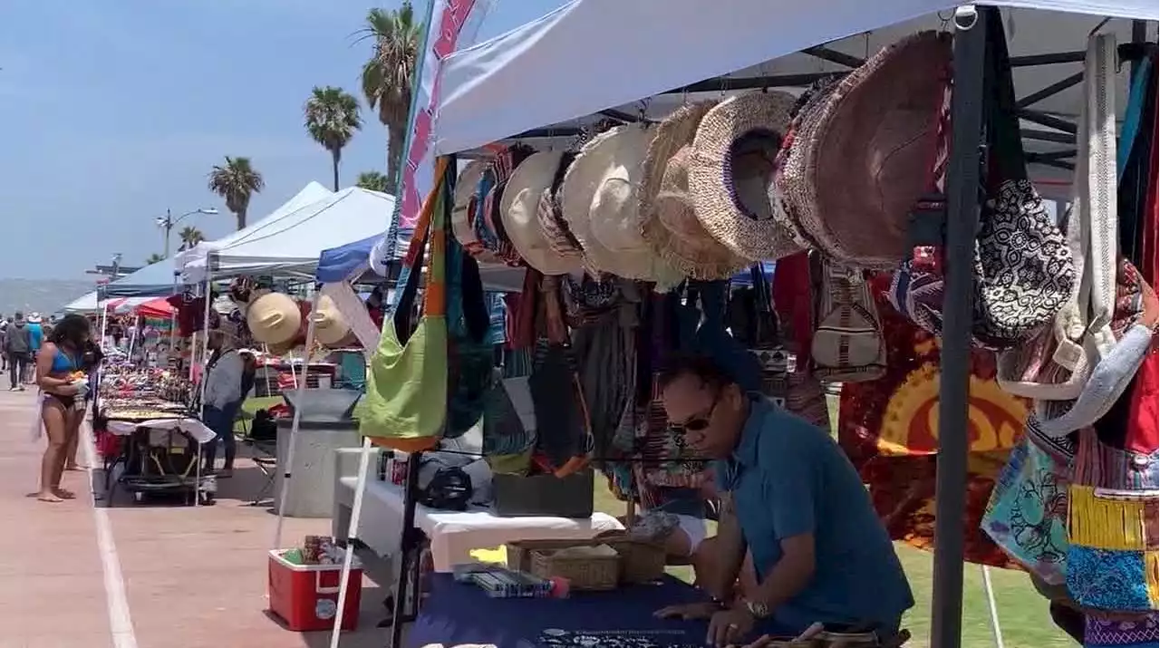 San Diego City Council votes to charge $38 permit fee for sidewalk vendors, pushcarts -