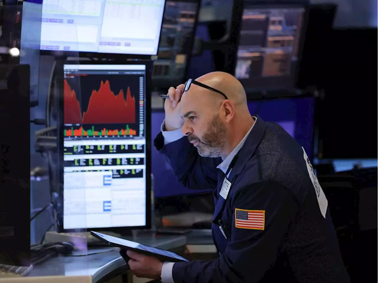 'Market is trying to find a bottom': Stock market selloff deepens as Nasdaq drops 3%