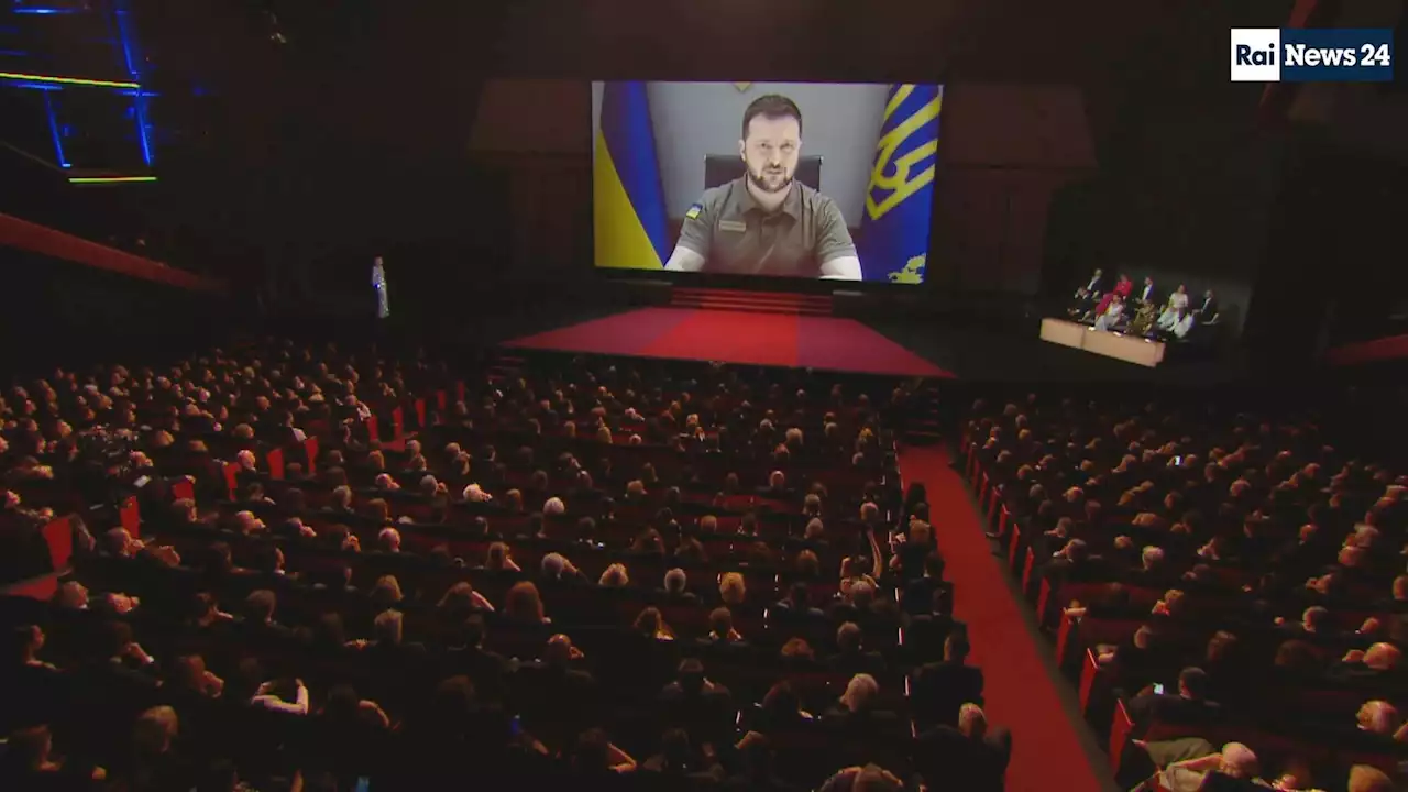 Zelensky interviene al festival di Cannes: 'Il cinema non resti muto, l'odio scomparirà'