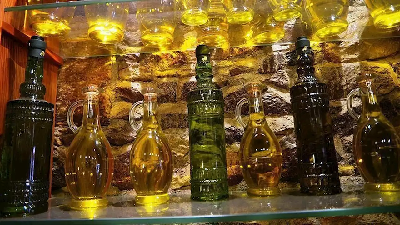 بعد حظره شهرا.. إندونيسيا تستأنف تصدير زيت النخيل