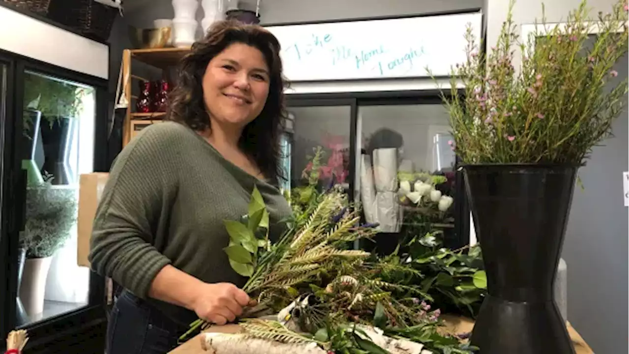 Northern flowers, new and familiar faces to greet Charles and Camilla in N.W.T. | CBC News