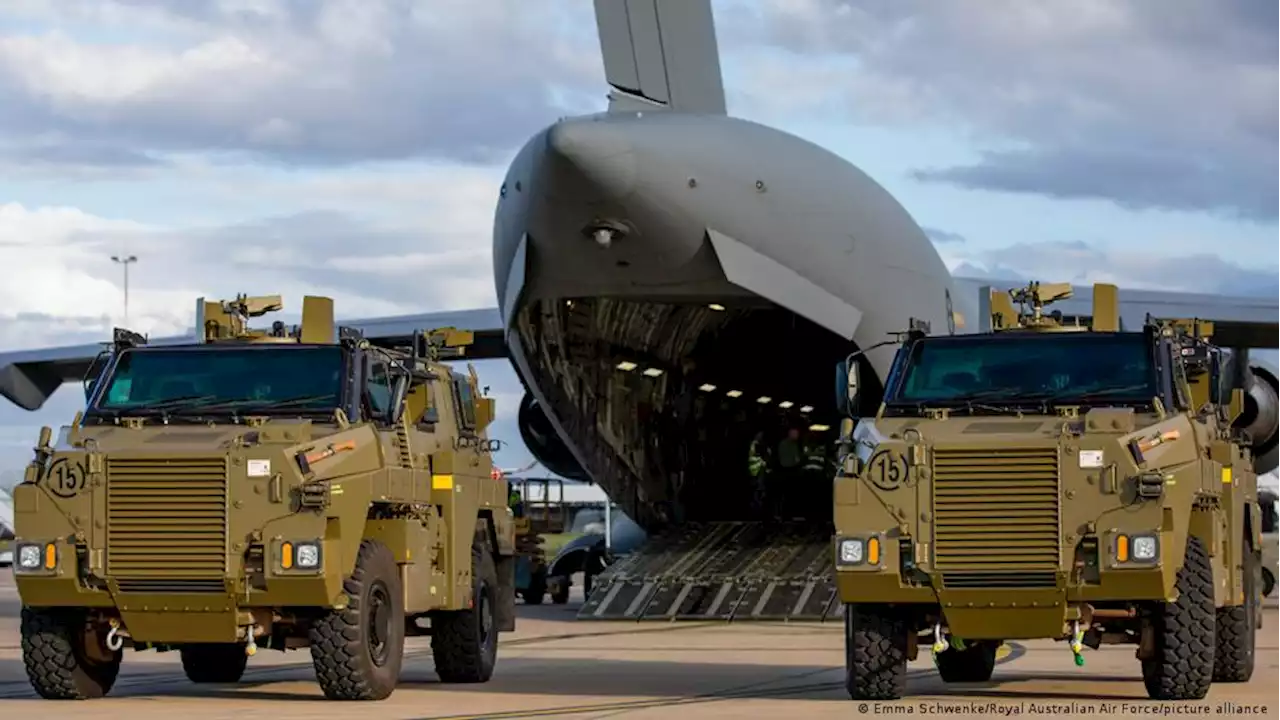 Красный Крест регистрирует выходящих из 'Азовстали' украинских военных | DW | 19.05.2022