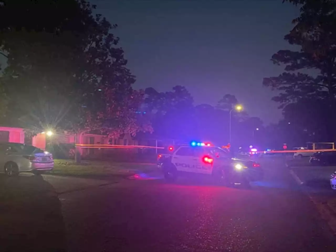 Officer-involved shooting leaves 1 suspect injured in NE Houston, HPD says