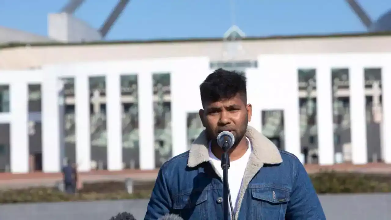 Major parties refuse to permanently resettle hundreds of refugees and asylum seekers ahead of election