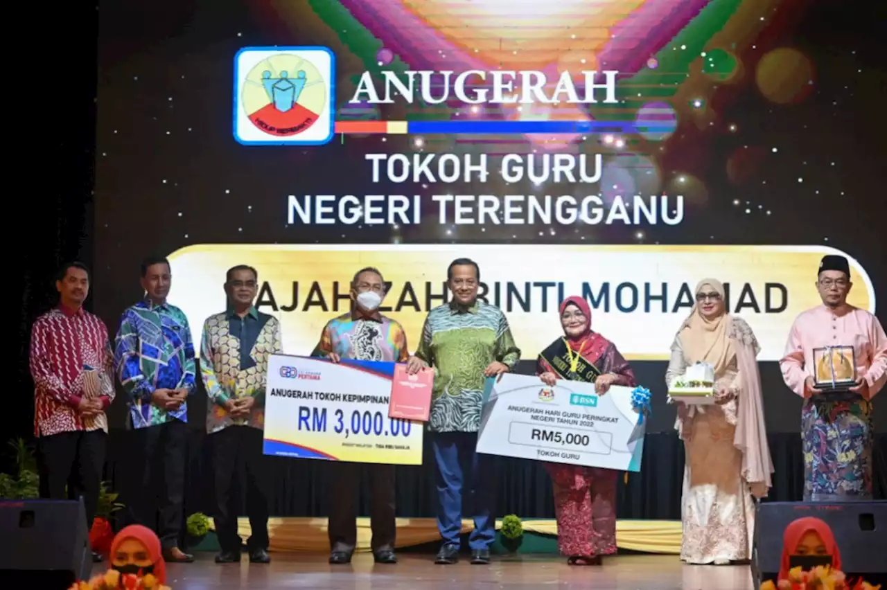 Bekas pengetua SMK Padang Midin Tokoh Guru Terengganu 2022