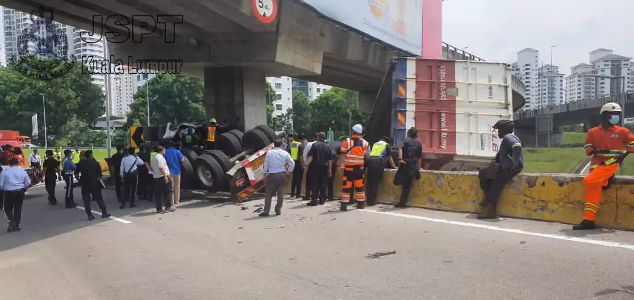 Treler bawa dokumen PNMB terbabas, pemandu maut