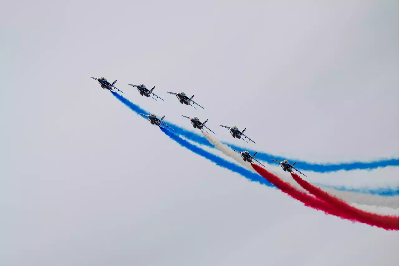 Aviones del ejército francés sobrevuelan Cannes en homenaje a ‘Top Gun’