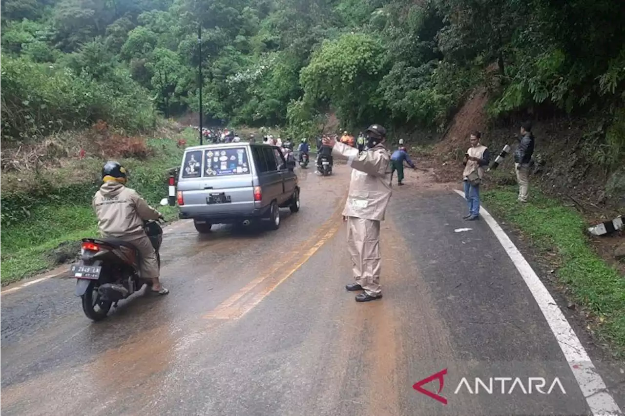 Polisi: Jalan Bandung-Subang bisa kembali dilintasi usai longsor