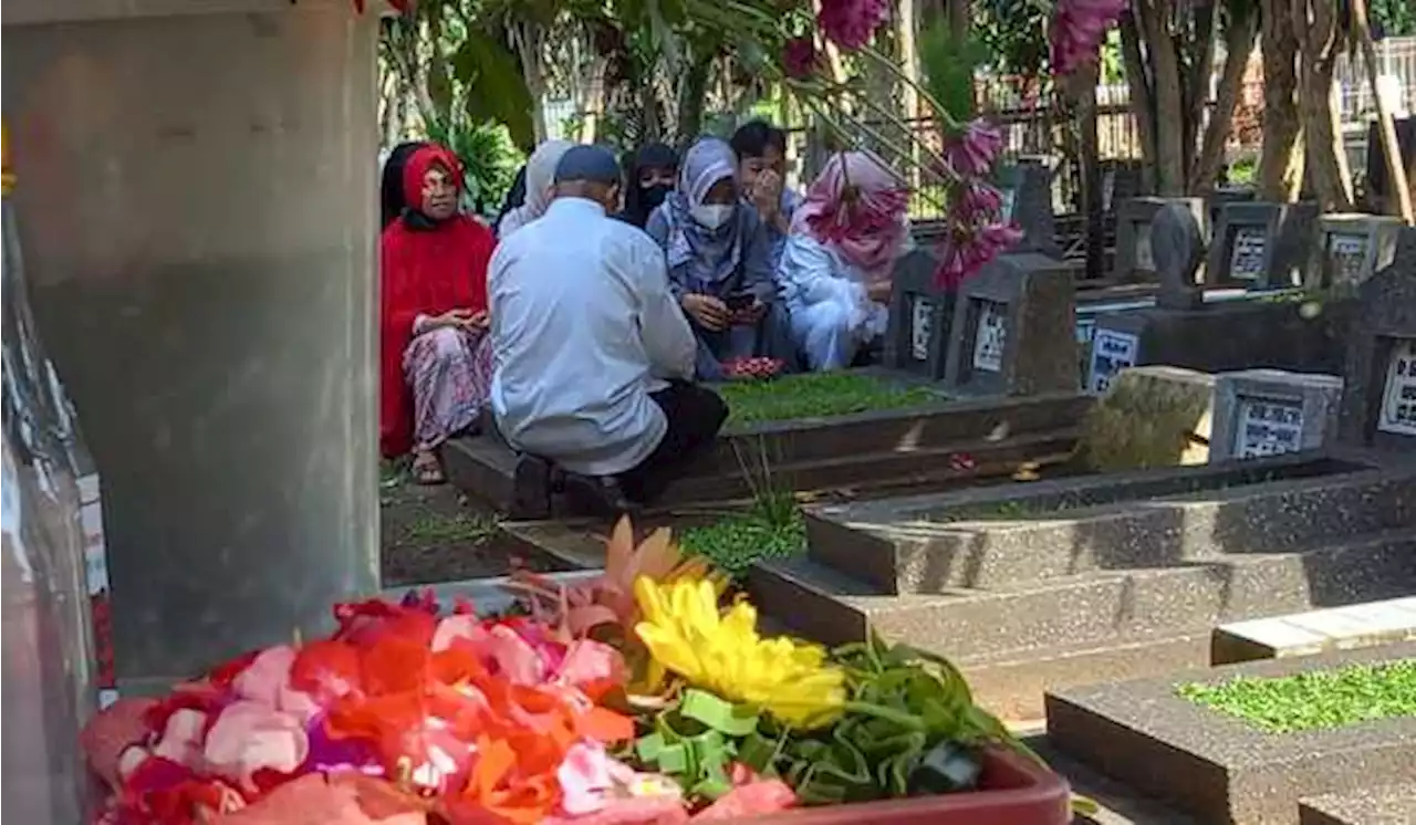 Hari Pertama Lebaran, TPU di Kota Bogor Dipadati Peziarah