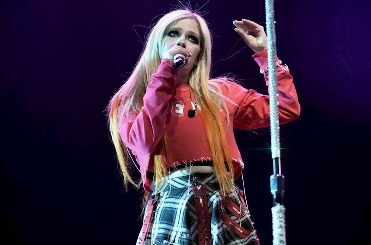 Avril Lavigne Postpones Shows Due to Positive COVID-19 Case ‘Within the Tour’